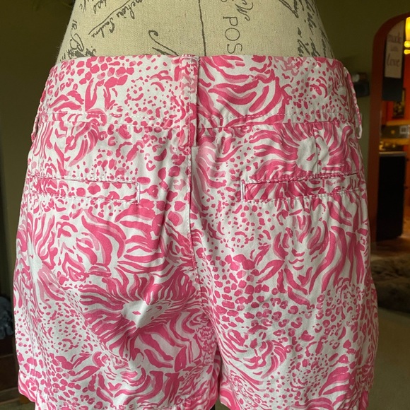 EUC worn once! Lilly Pulitzer White-Get Spotted Pink& White Lion Callahan shorts - Picture 6 of 8